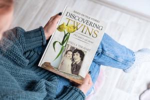 Discovering Twins by Stella ter Hart announced by OnlineBookClub’s CEO Scott Hughes as the February Book of the Month