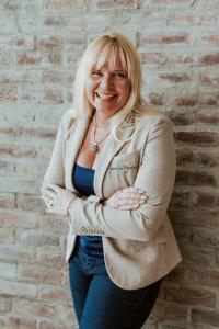 Mental Strength Expert Unveils Proprietary 10-Category Mentally STRONG Method for Women